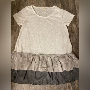 Women’s Easel ruffle top size Small